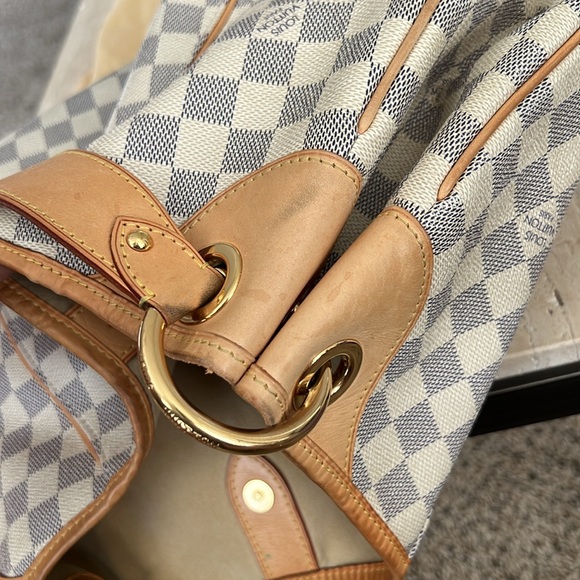 Louis Vuitton - Picture 7 of 10